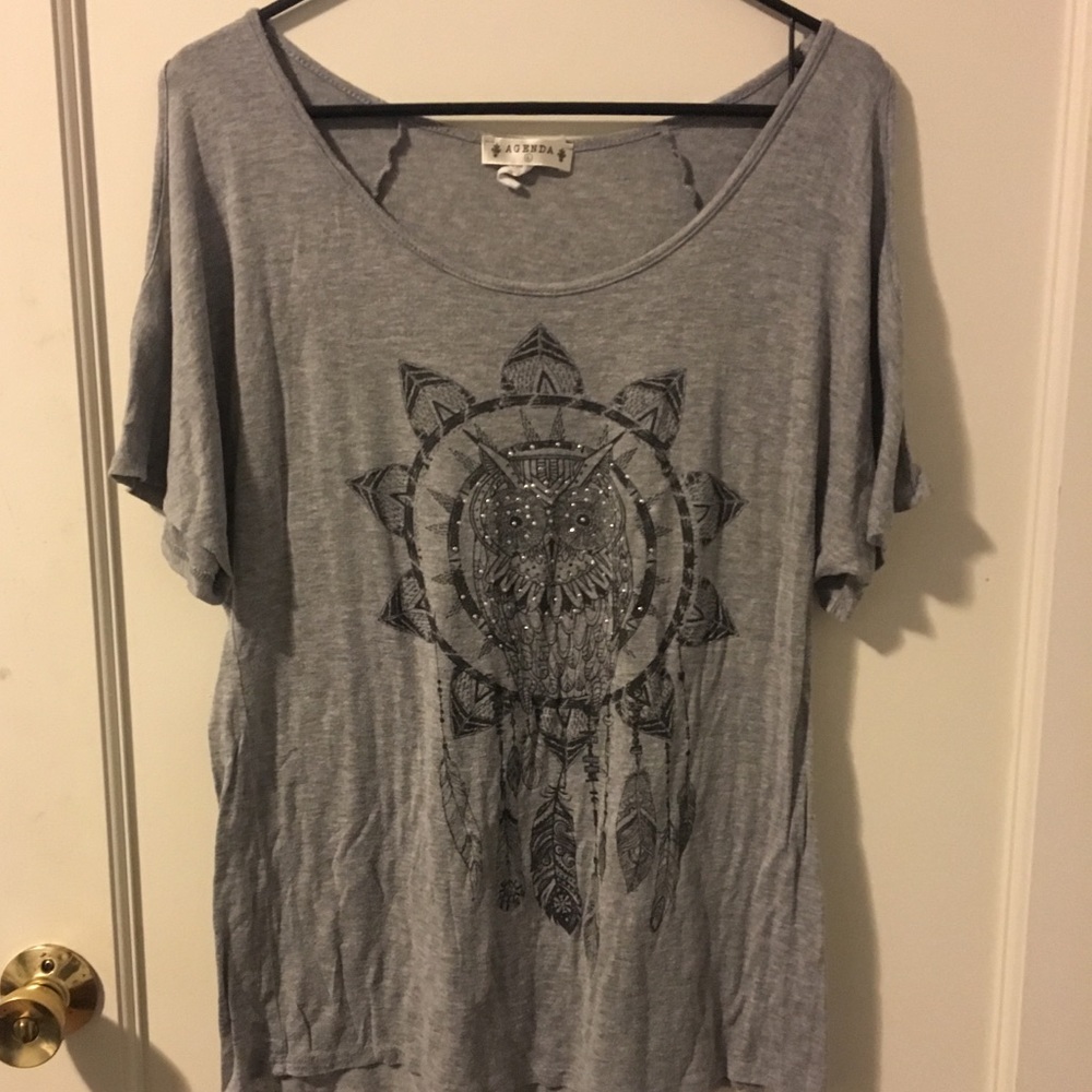 Grey shirt, brand agenda
